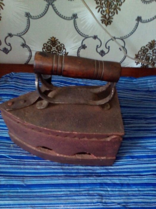 Продам  праску на вуглях