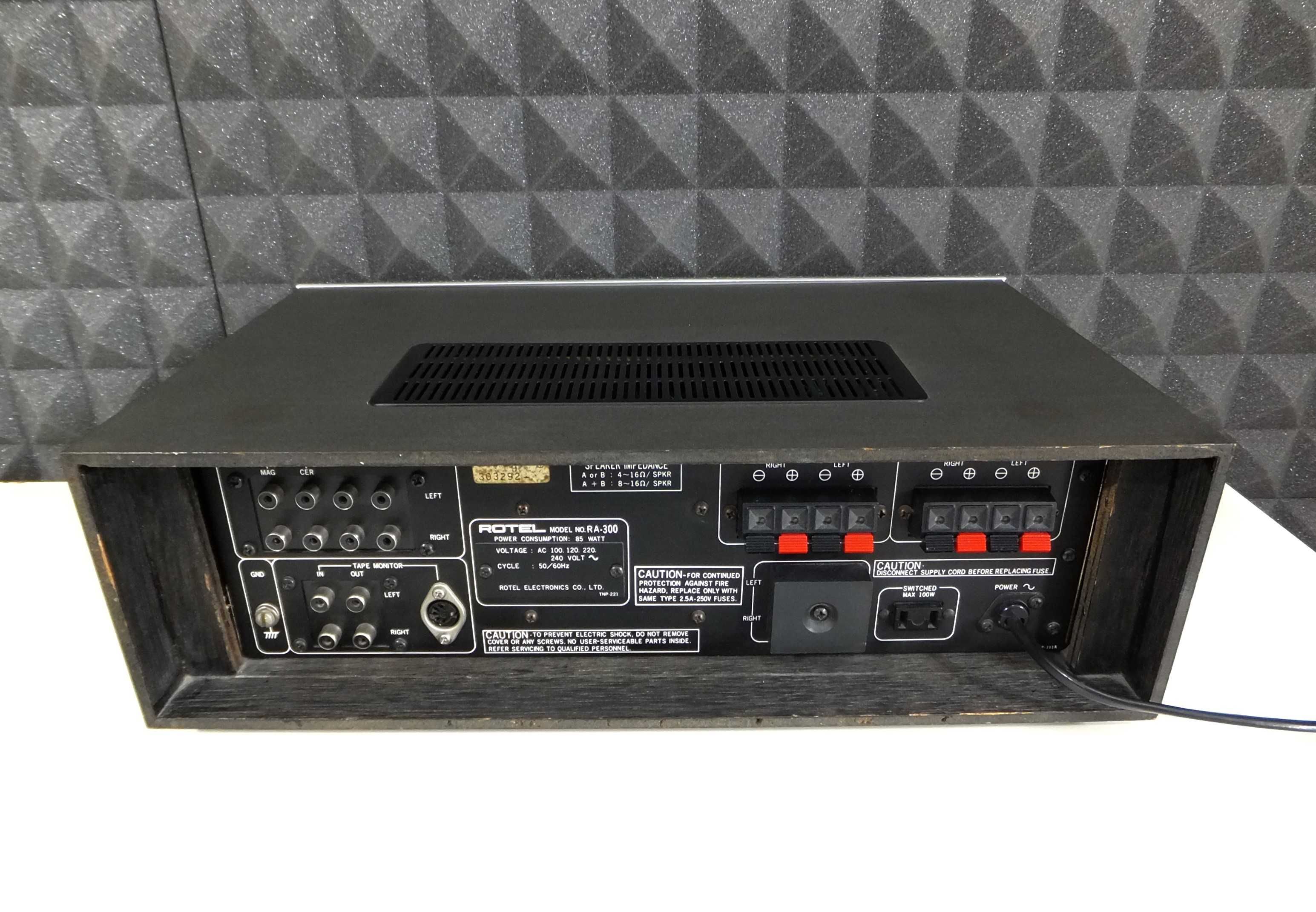 Znakomity wzmacniacz stereo vintage ROTEL RA-300