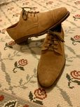Sapatos de homem em camurça