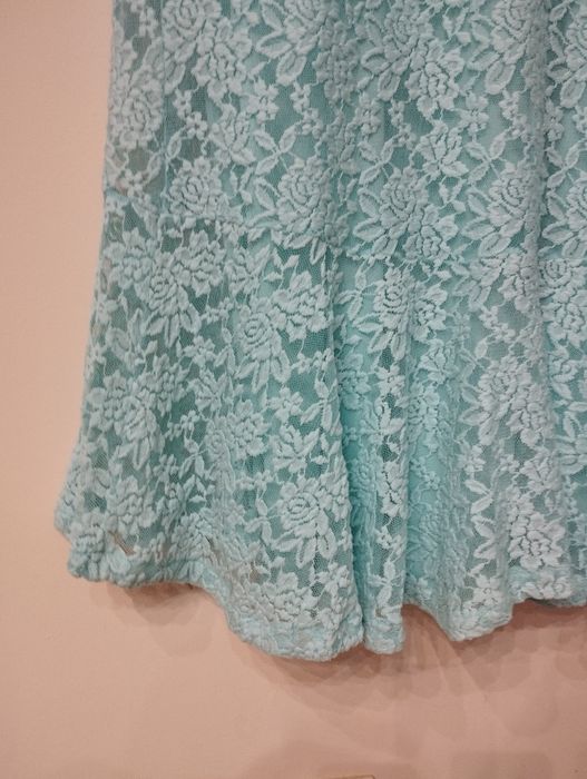 Miętowa koronkowa wizytowa sukienka Joanna Hope