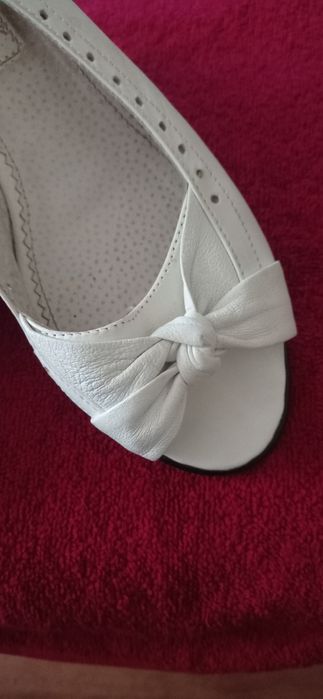 Жіночі шкіряні босоніжки 39 розмір