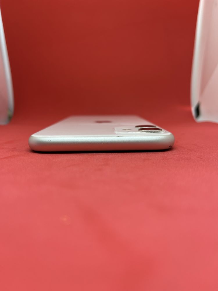 iPhone 11 branco - 64GBs