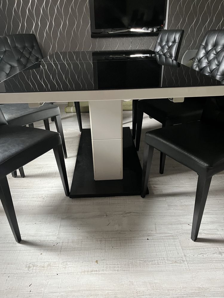 Stół czarny szklany blat styl glamour +6 krzeseł do salonu