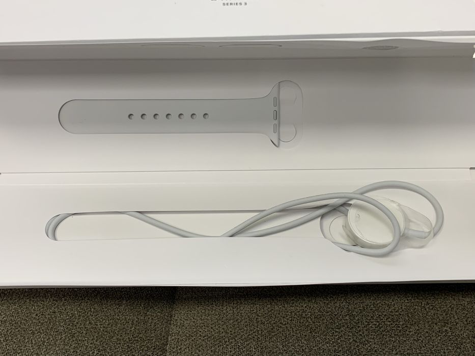 Оригінальні apple watch series 3 42 mm silver не користовані