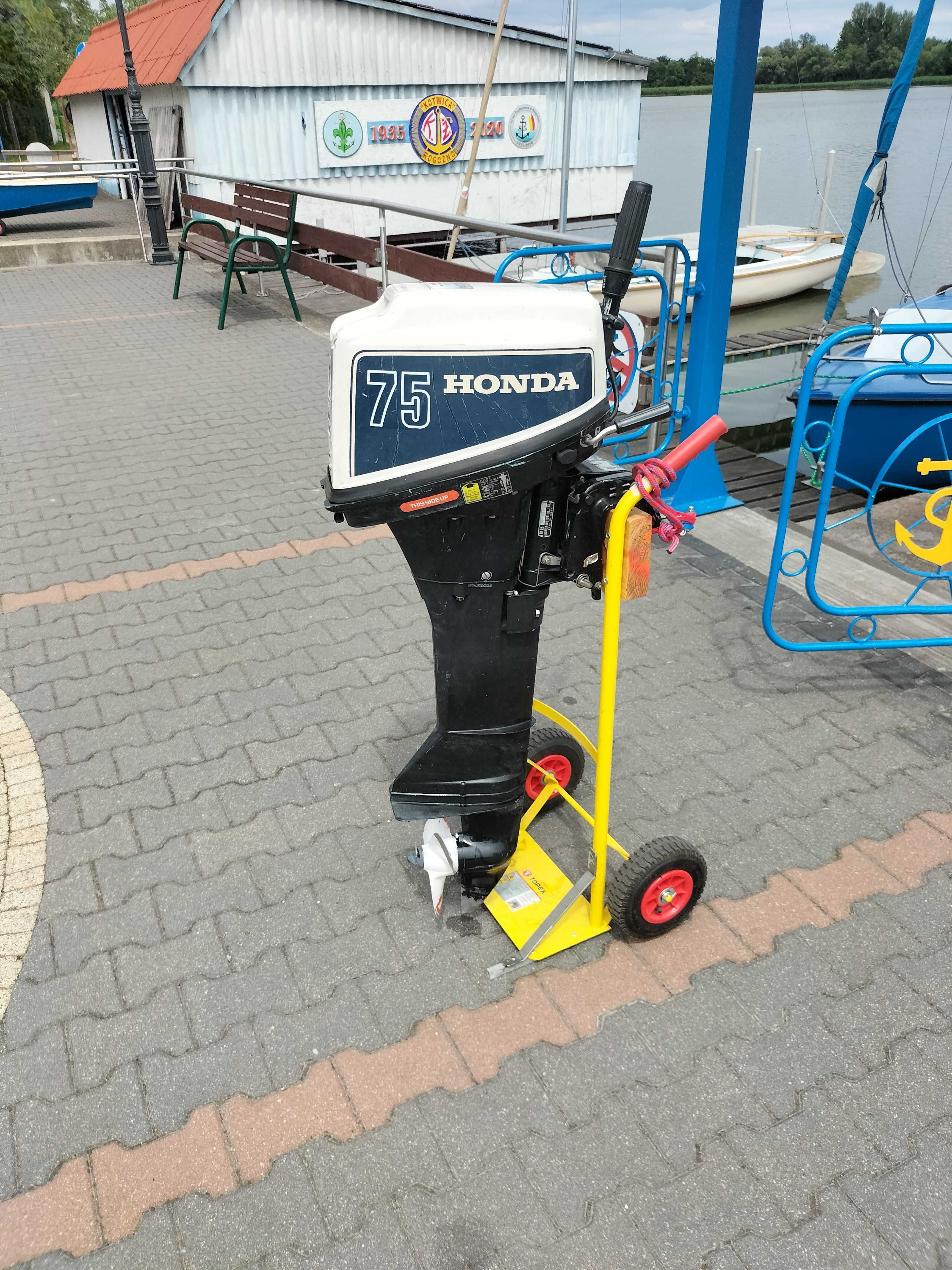 jacht skrzat 450 z wyposażeniem , silnikiem i przyczepką podłodziową