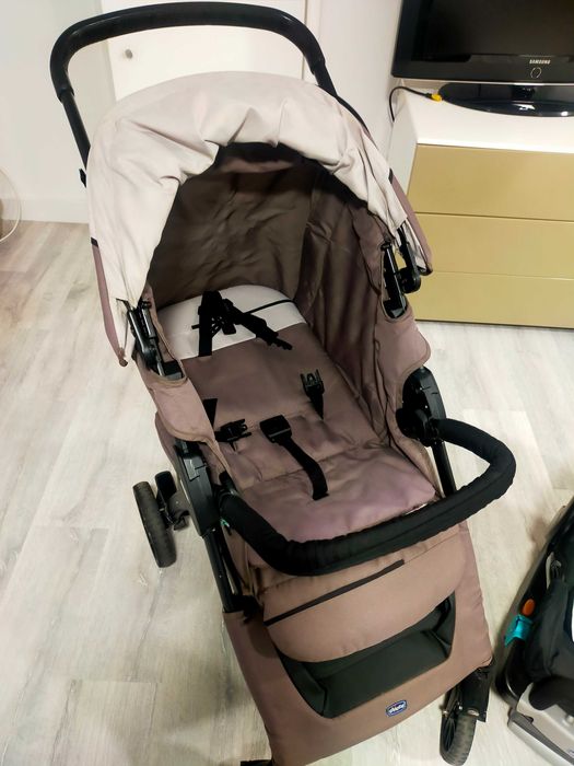 Carrinho de passeio Chicco + ovo e suporte para automóvel