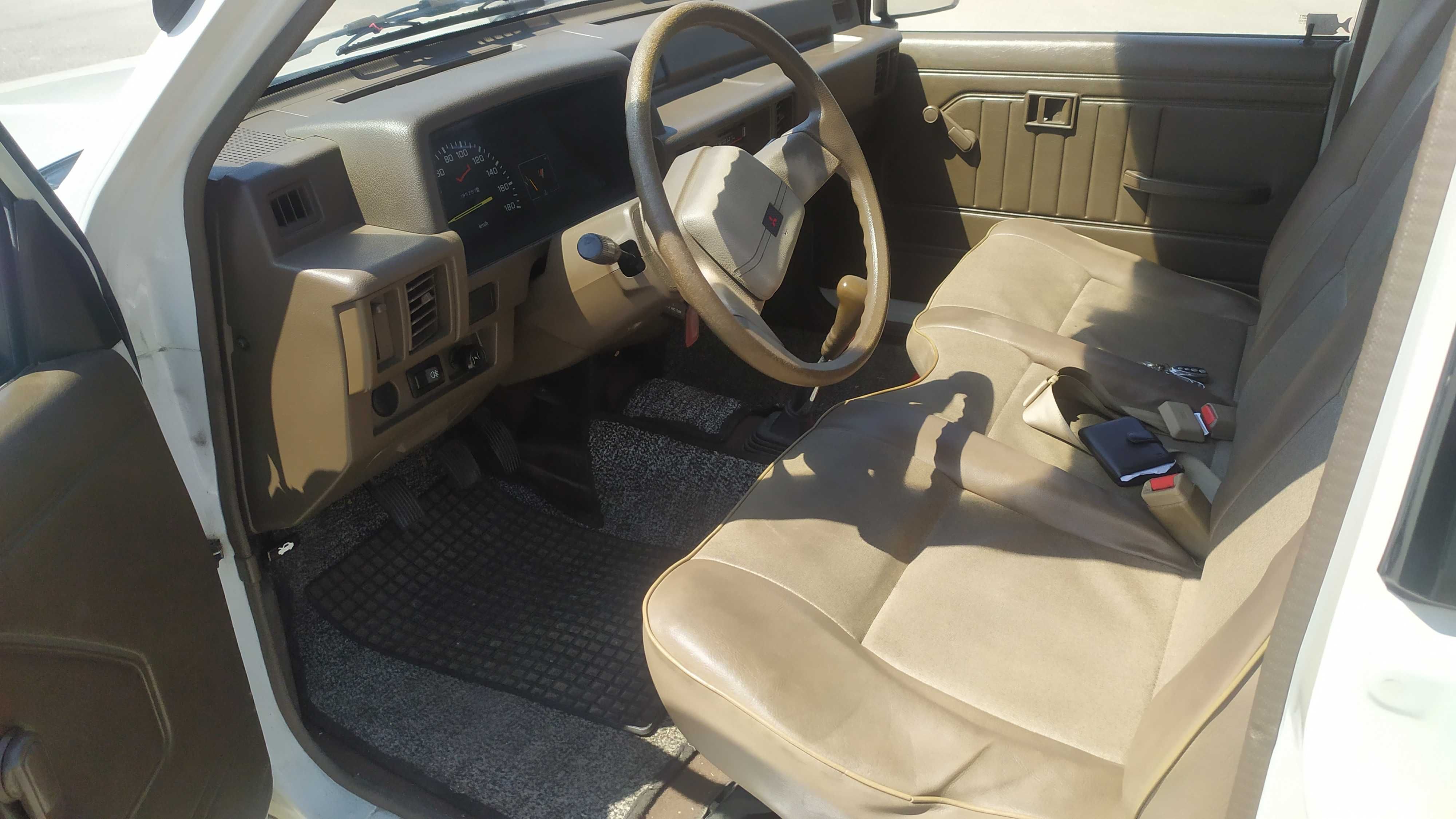 Carrinha caixa aberta, estimada com pouco uso
