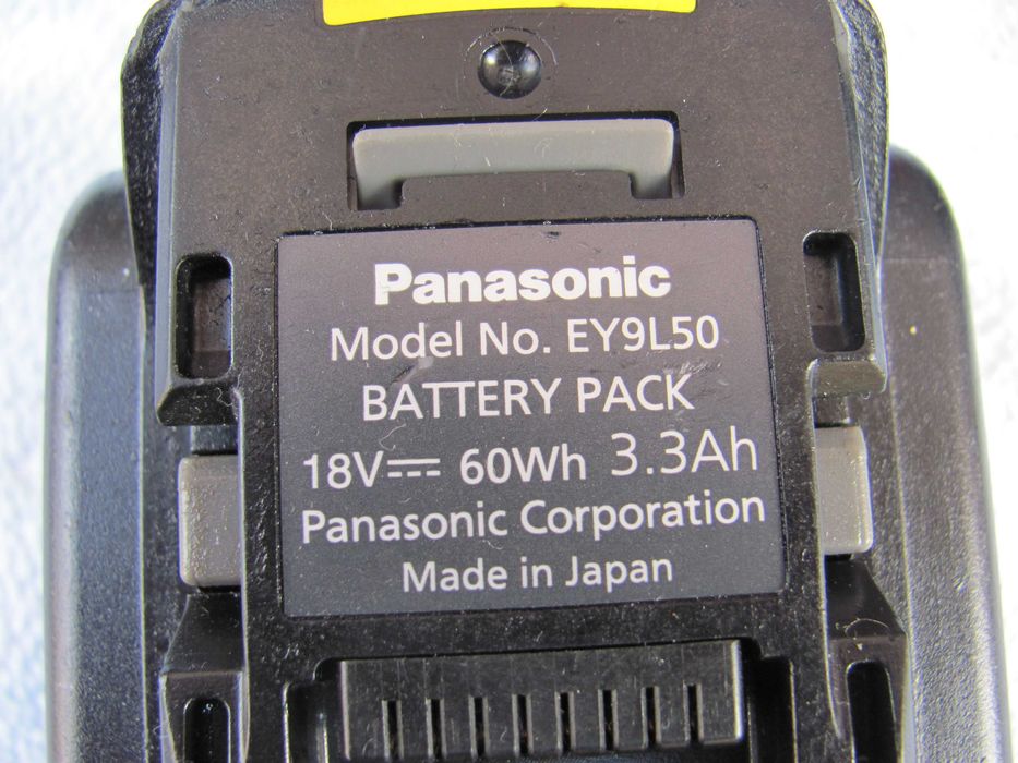 Зарядні з акумуляторами до інструменту