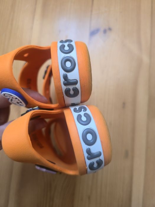 Sandałki Crocs J3