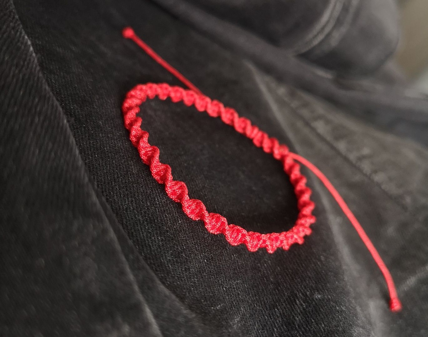 Bransoletka spirala czerwony sznurek