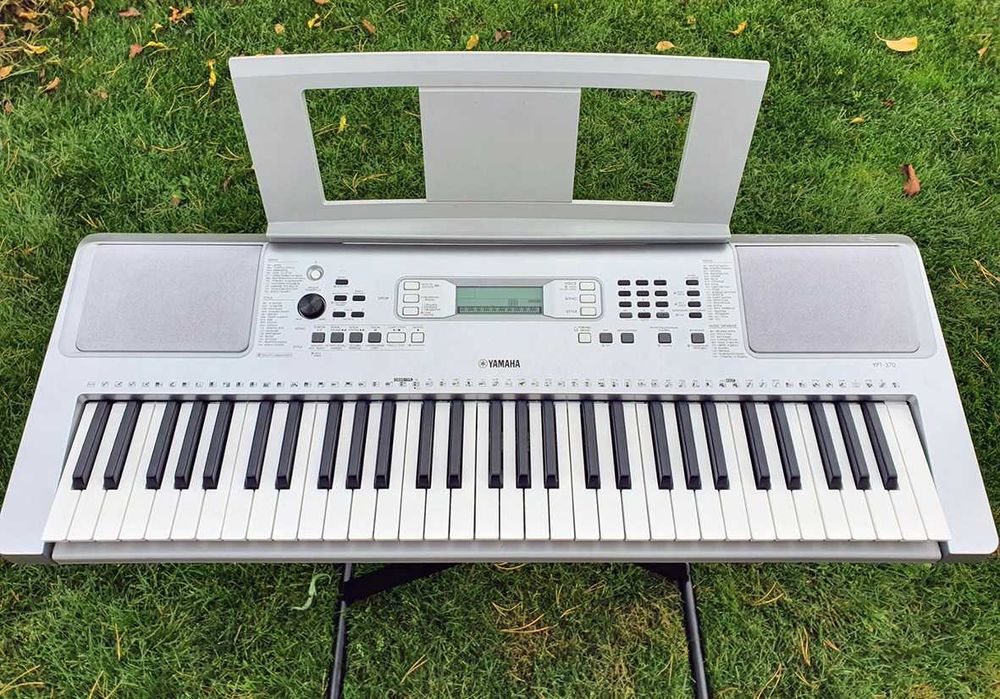 Синтезатор Yamaha YPT-370 (61-клавішна динамічна клавіатура)