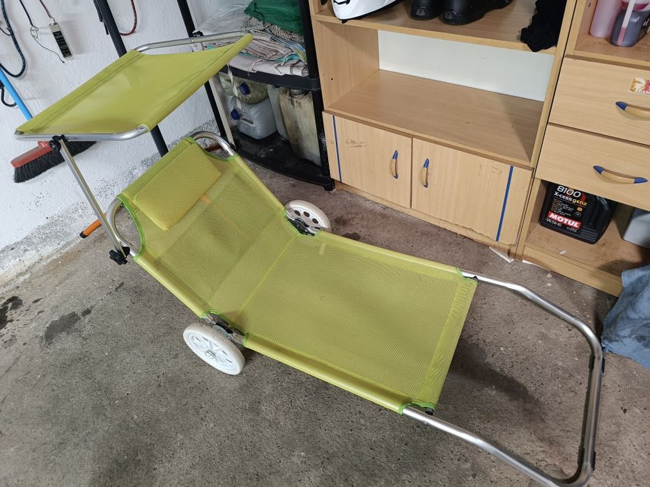 Leżak plażowy na kółkach ogrodowy składany leżanka z daszkiem