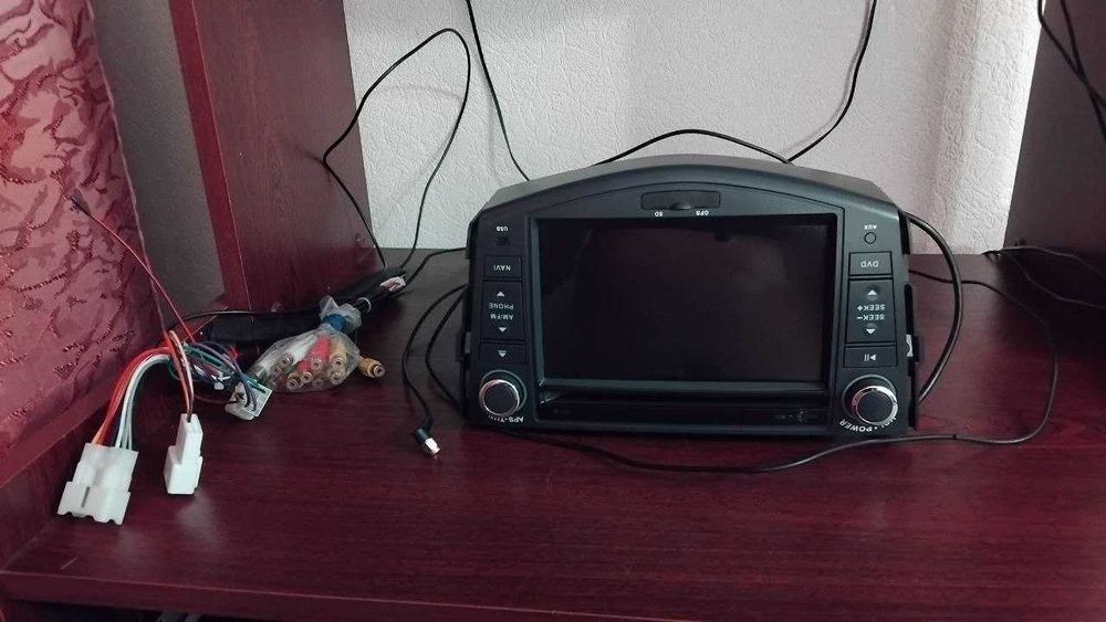 Продаю б/у магнітолу TOYOTA RAV4 III покоління у гарному стані