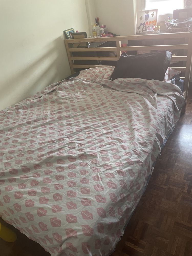 Cama casal com colchão e estrado