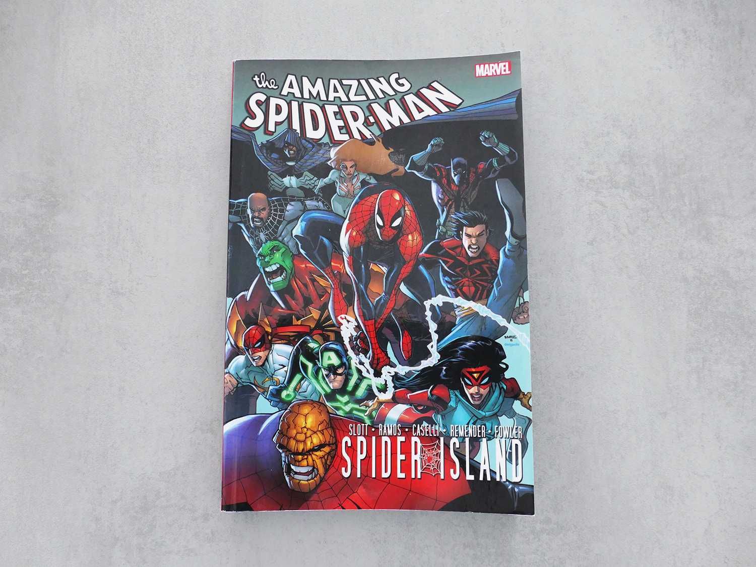 Livro Spider-Man: Spider-Island (Versão em Inglês)