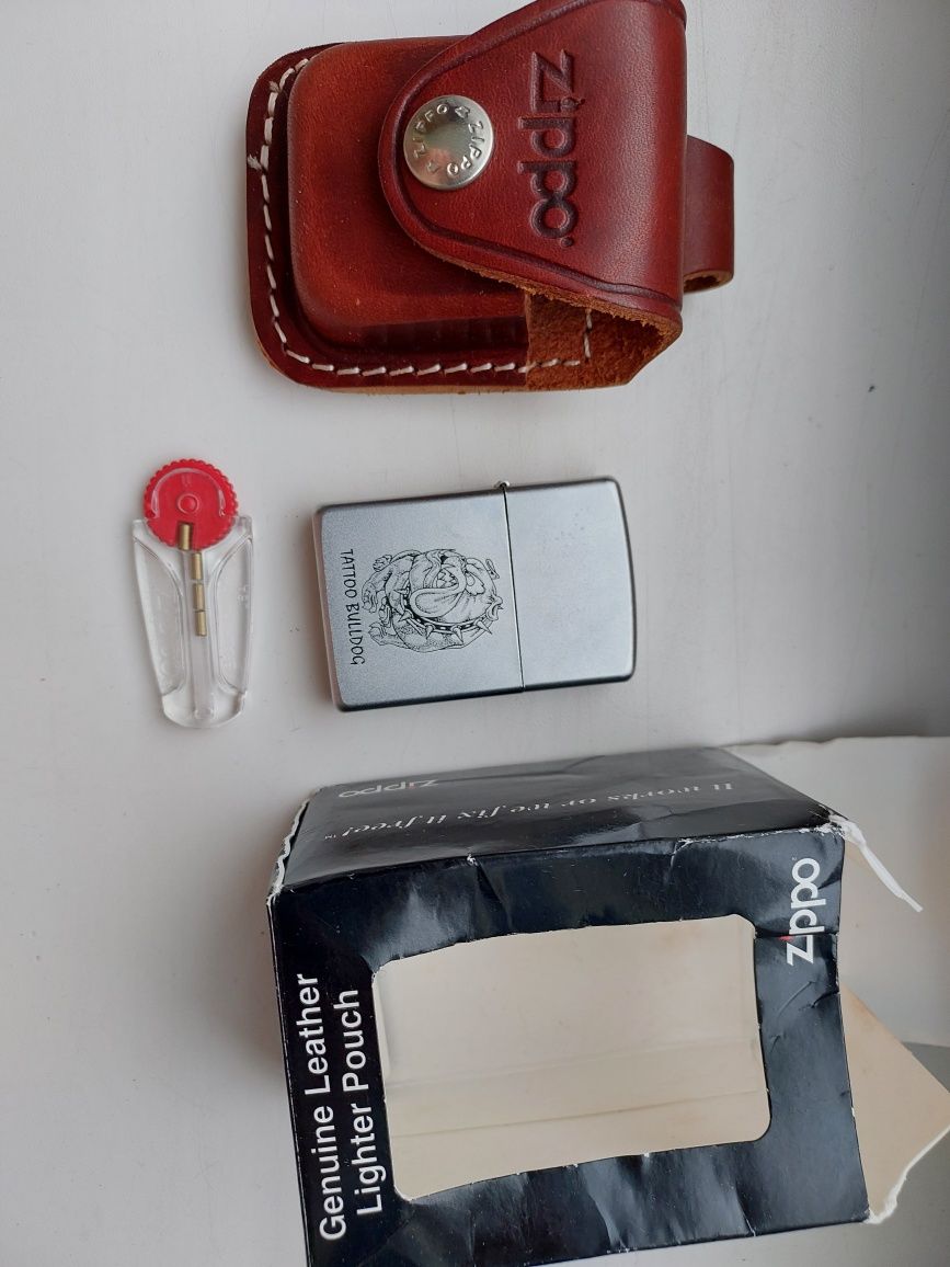 Набір zippo. Чохол, запальничка, кремній,керосин.