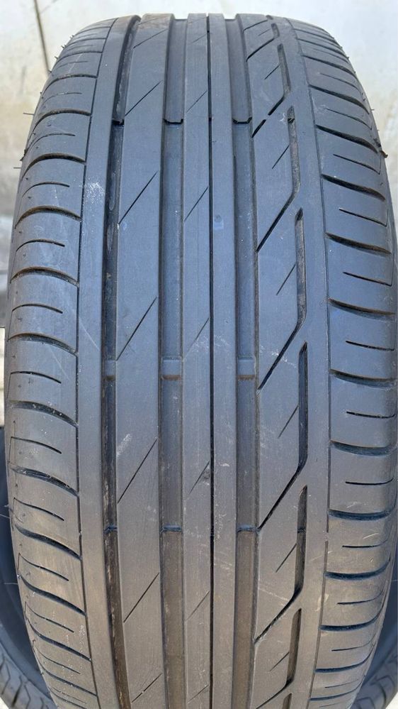 Пара літніх шин Bridgestone R17 225/55