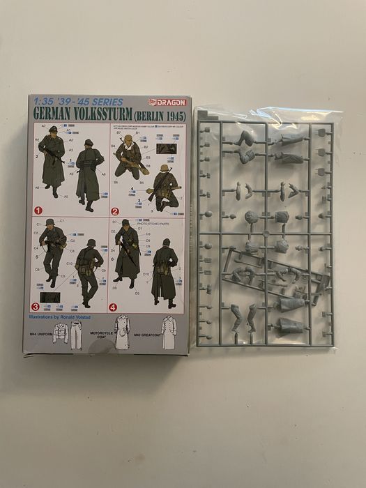 DRAGON German Volkssturm Berlin 1945 - model 1:35