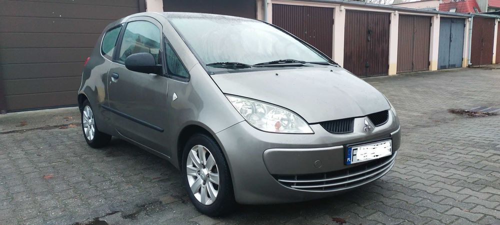 Mitsubishi colt 1.3  benzyna   mały przebieg  130 tyś  - ładny .