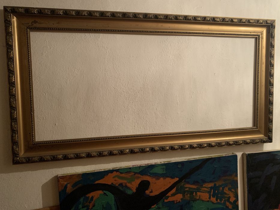 Rama do obrazu w złotym kolorze