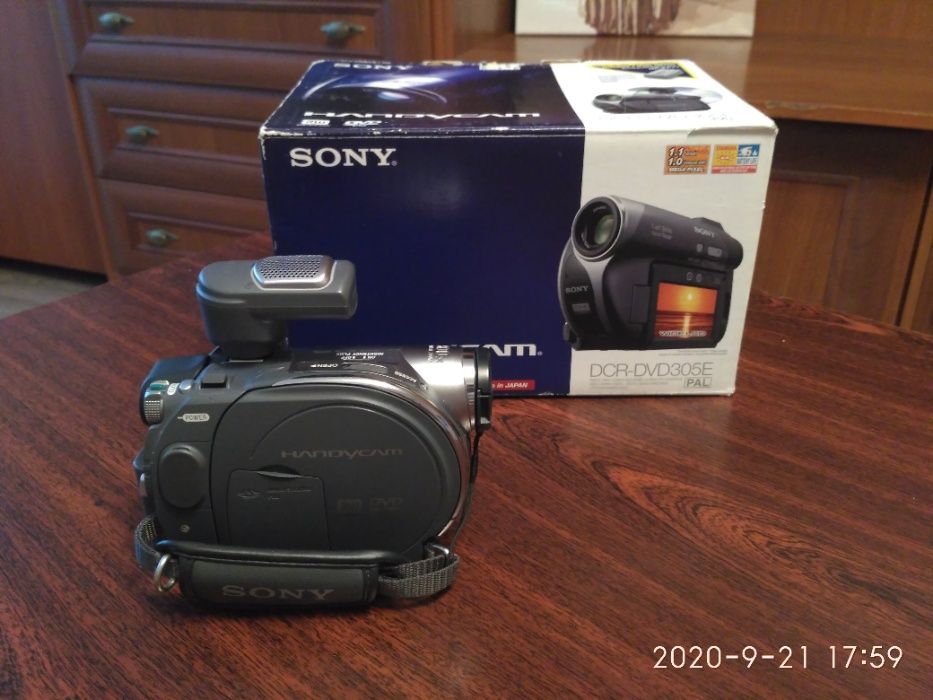 Видеокамера SONY DCR-DVD305E