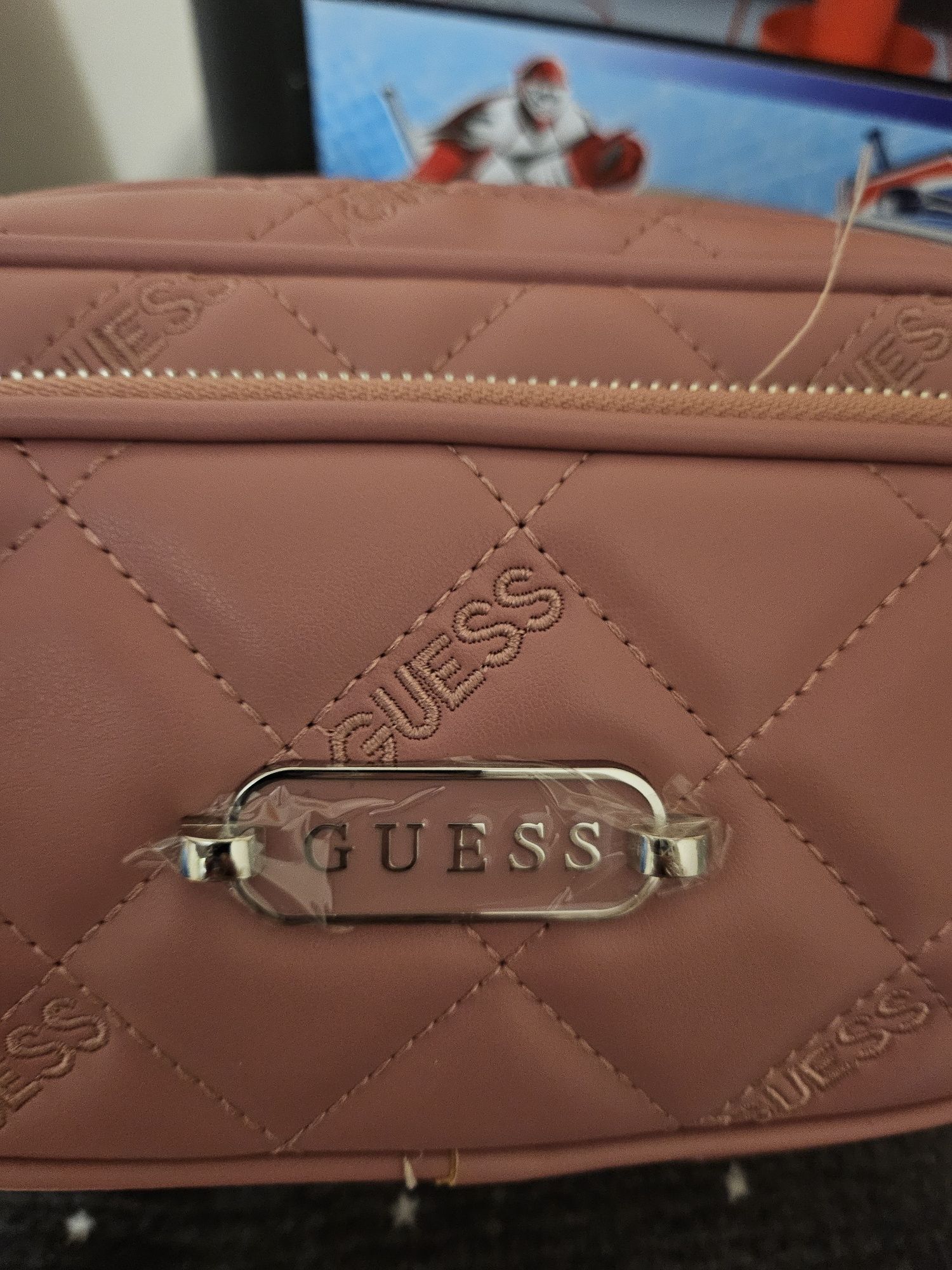 Torebka nerka damska Guess