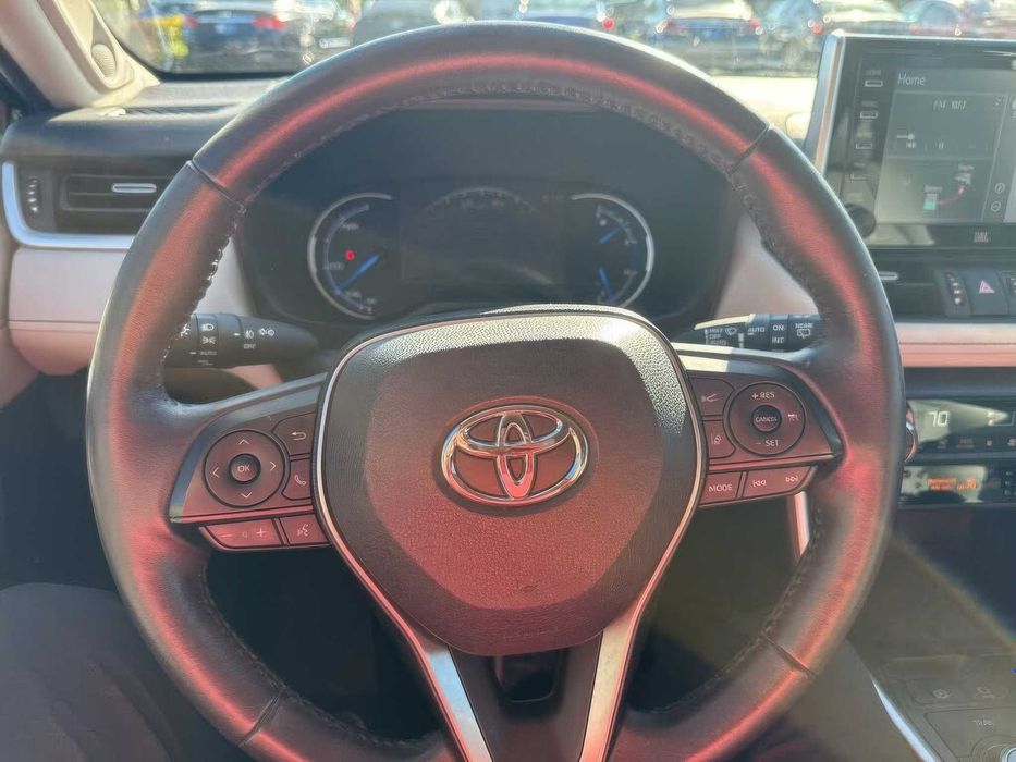 Toyota RAV4 Hybrid Limited      2020