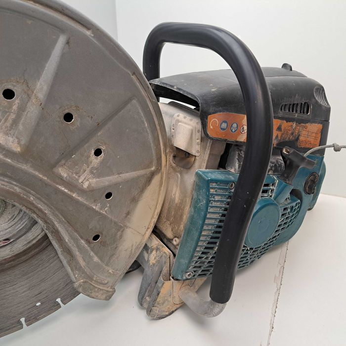 Uszkodzona piła spalinowa do betonu Makita EK8100 – 81cc / 5.1KM