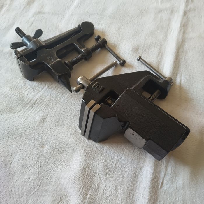 Інструмент, дриль, серп, коса, воротки, тиси, ножиці, пасатижи, прес