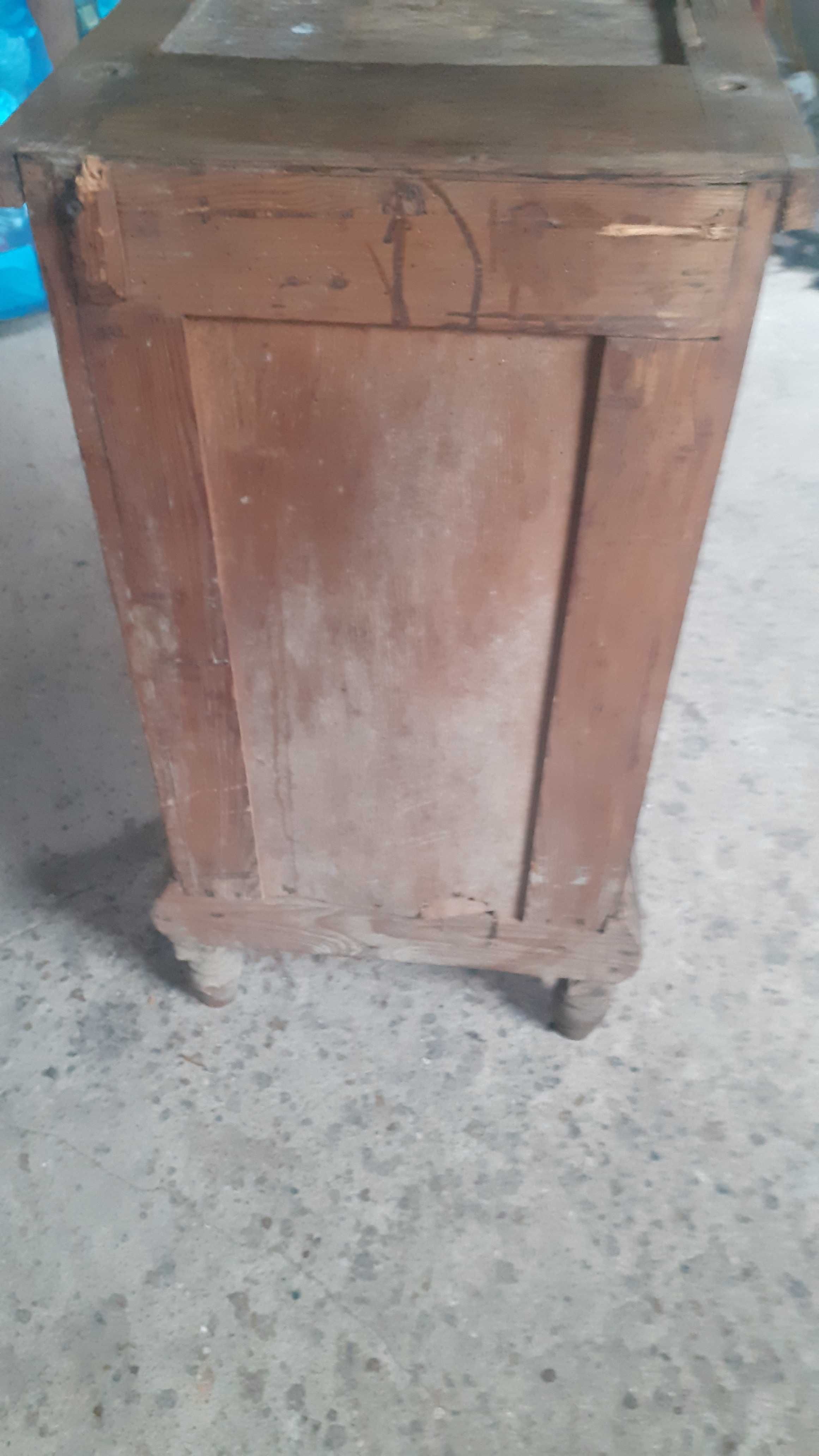 Stara szafka do renowacji