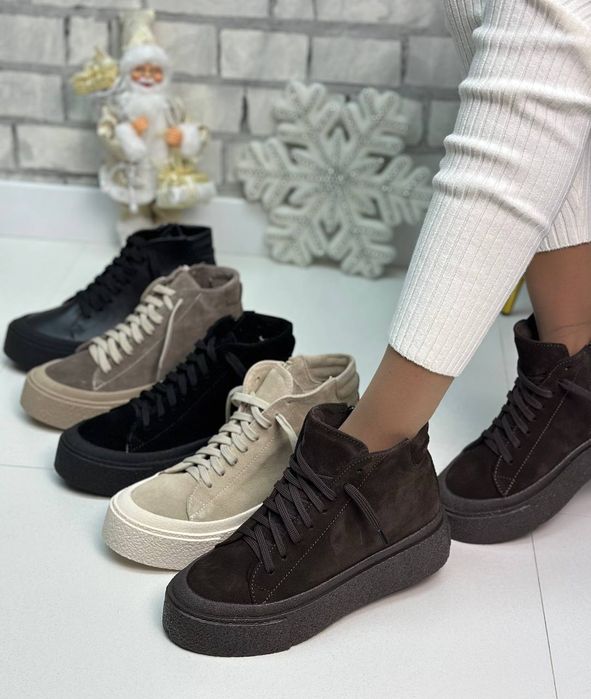 Жіночі шкіряні зимові черевики в кольорах