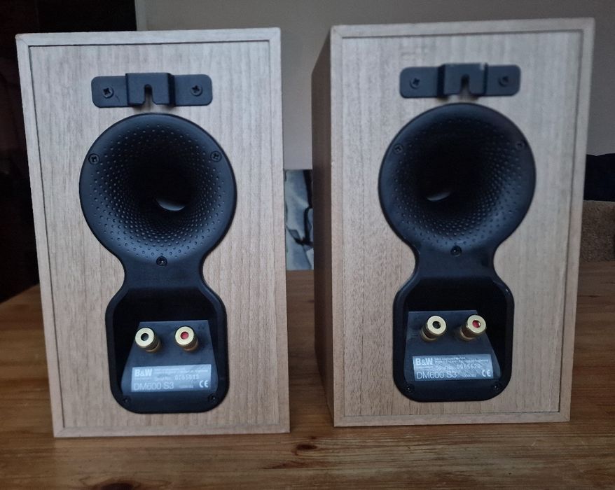 Kolumny Głośnikowe  B&W Bowers & Wilkins DM 600 S3 Rezerwacja