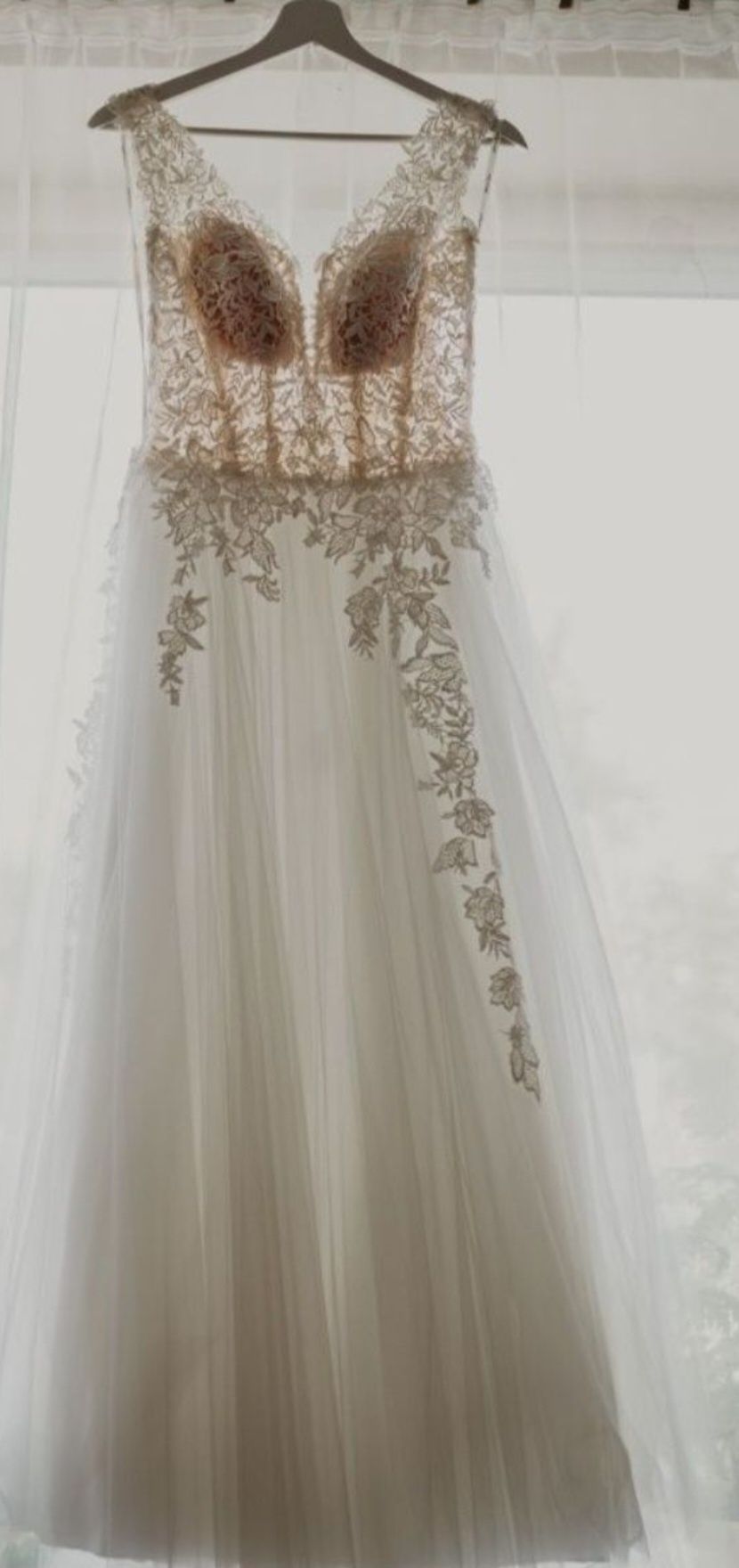 Tiulowa suknia ślubna w stylu boho