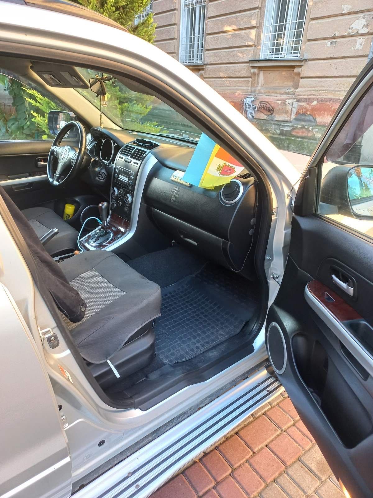 Автомобиль Suzuki Grand Vitara