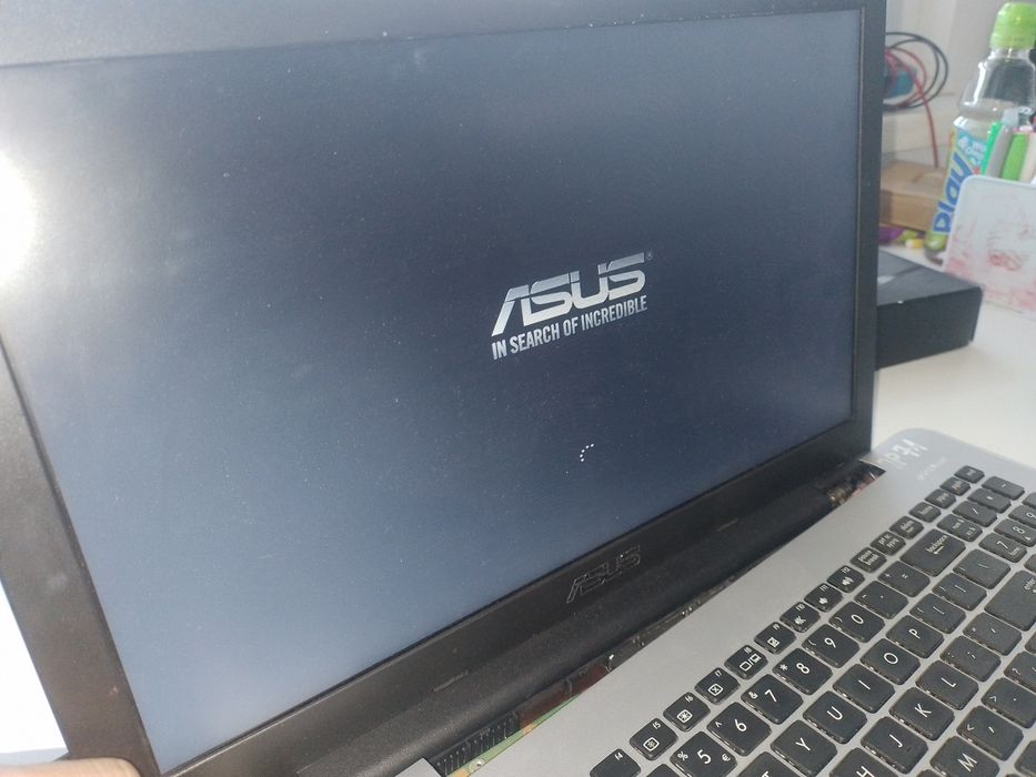 Laptop Asus R556L