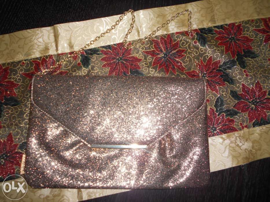 Despachar: Clutch Dourada AVON - nova