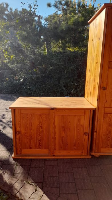 Sosnowa szafa dwudrzwiowa