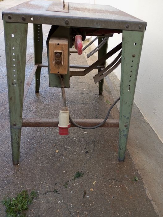 Serra de mesa trifásica