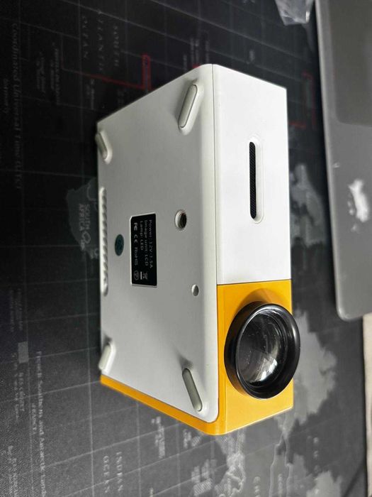 PROJEKTOR mini rzutnik PRZENOŚNY lcd dla dzieci