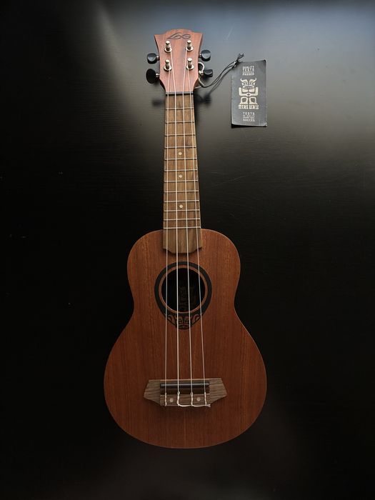 Ukulele instrumento novo