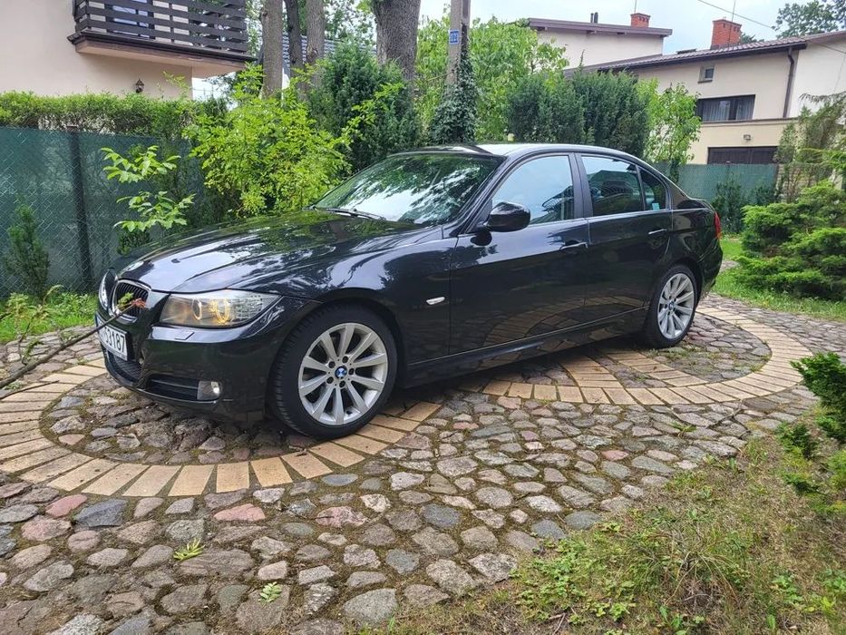 BMW Seria 3 BMW 320i o mocy 170 km, pochodzące z polskiego salonu