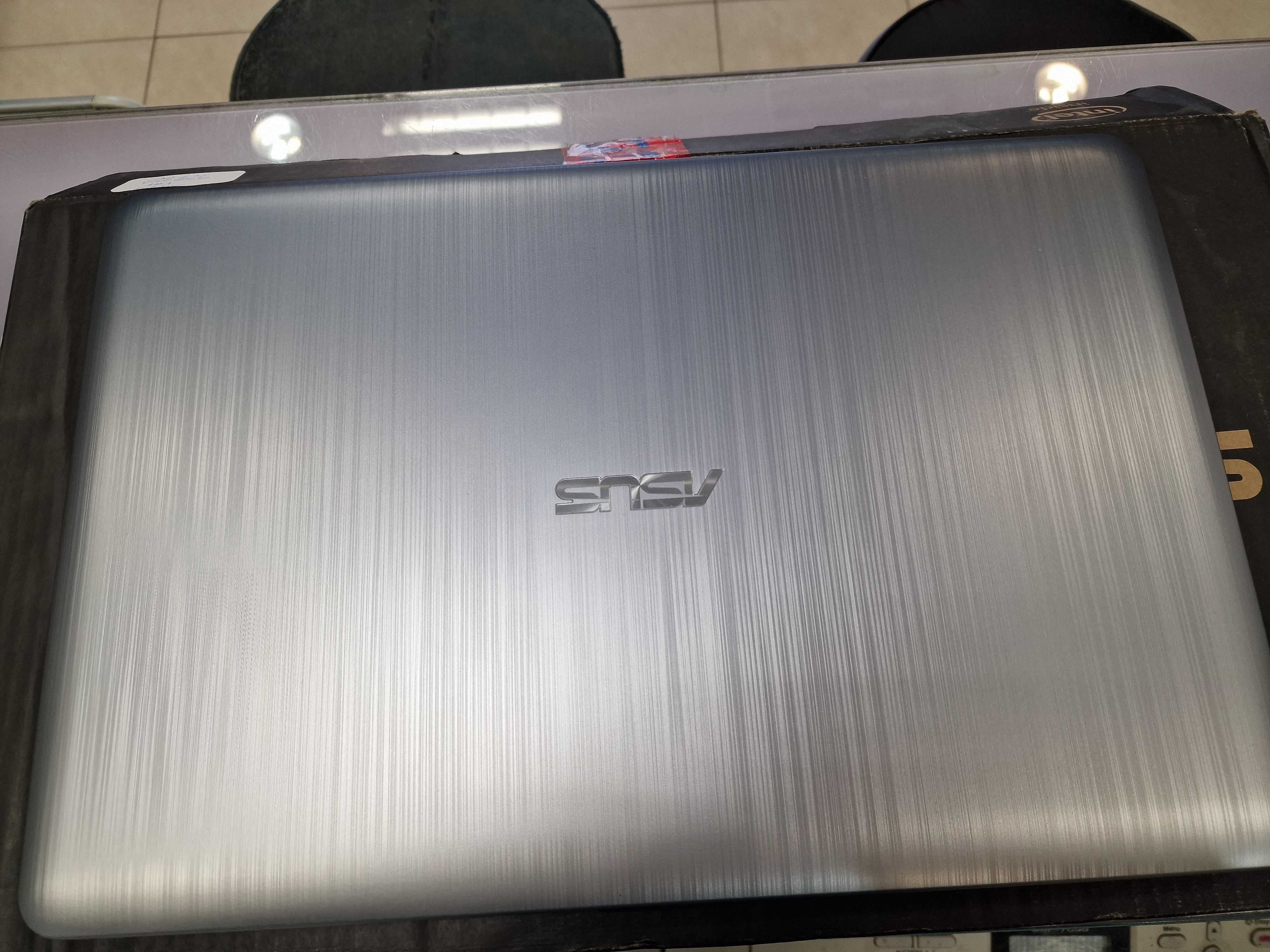 Asus Vivobook MAX X541SA/ Pentium N3700/ 4GB/ 128GB/ W10/ Grade A