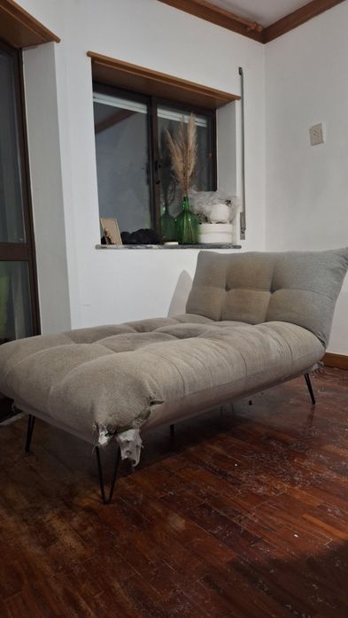 chaise longue cinza para recuperar