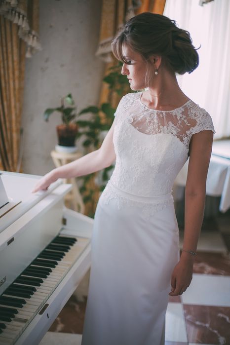 Весільна сукня атласна