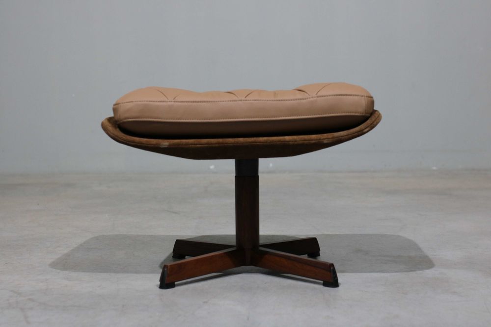 Poltrona + pousa pés Madsen & Schubell modelo MS68 | Design Nórdico