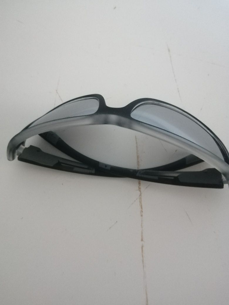Vendo óculos cinzentos (portes incluídos)