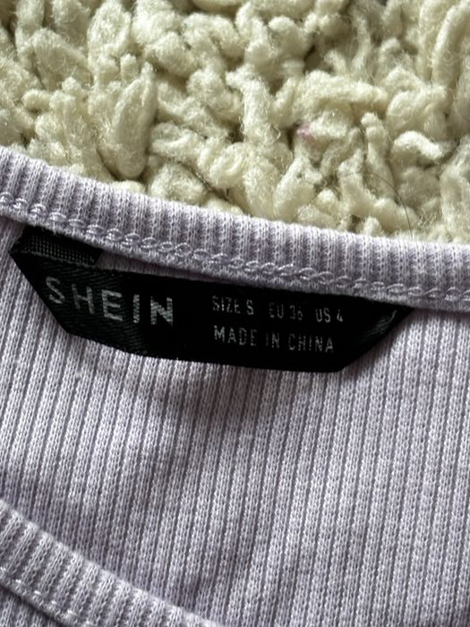 Krótka bluzka prążkowana crop top prążkowany aesthetic basic pinterest