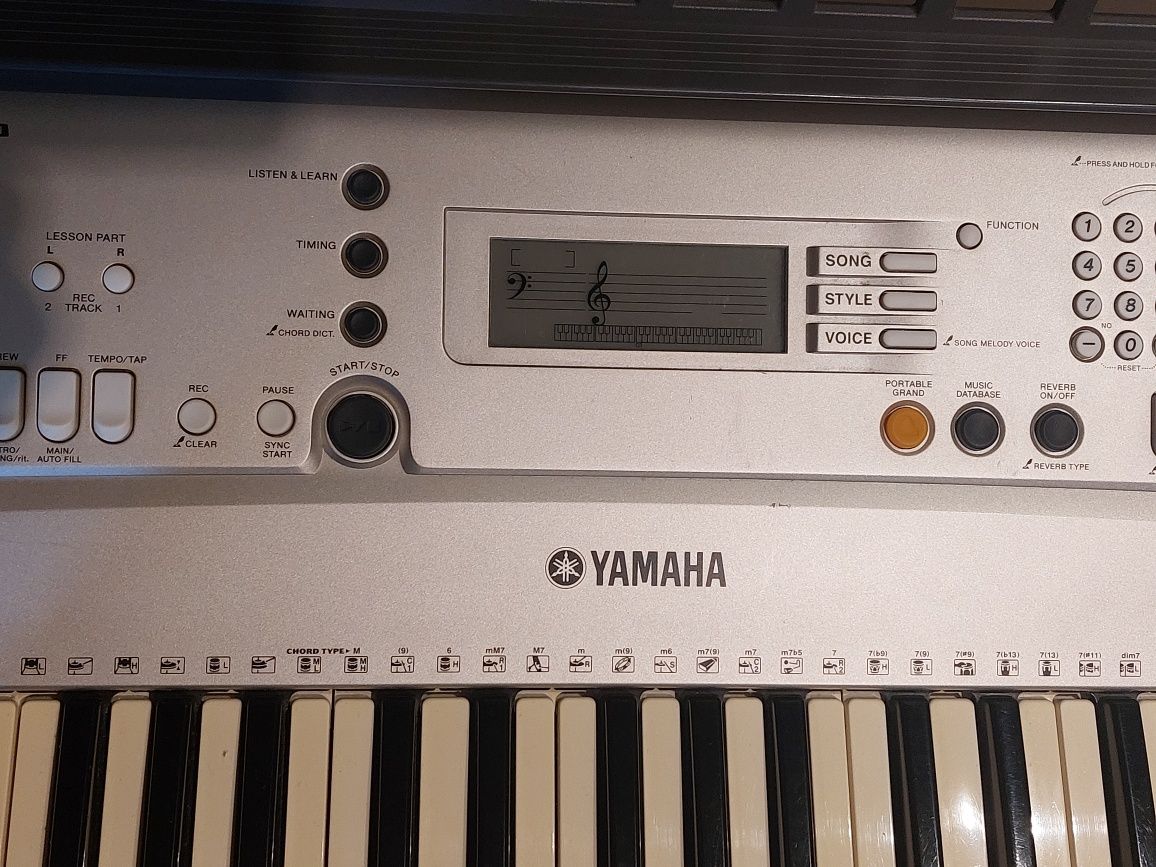 Używany keyboard Yamaha PRS-E313
