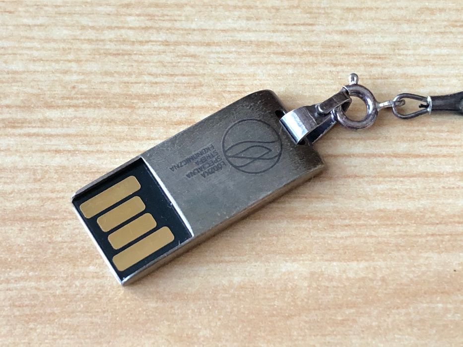 Elegancki mini pendrive / pamięć USB / zawieszka, 4 GB