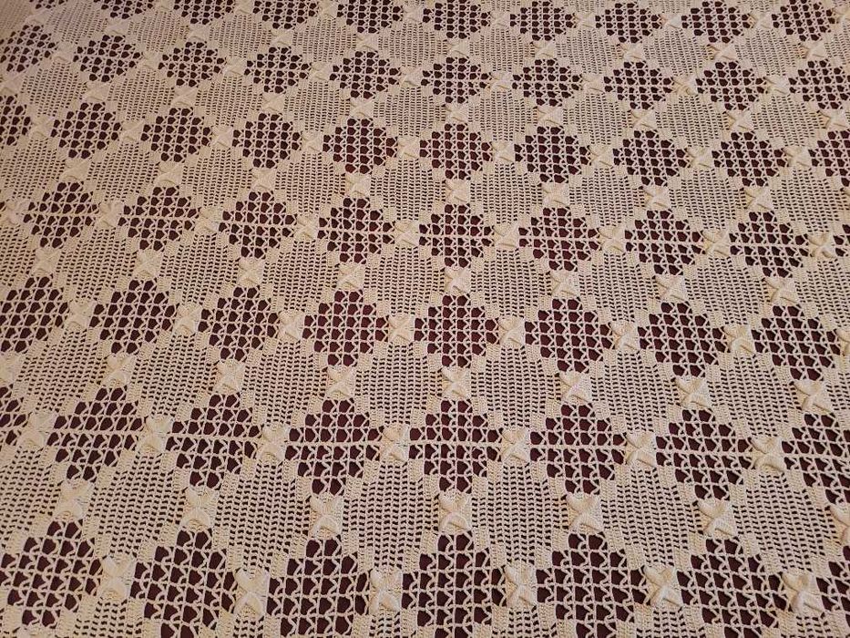 Colcha em renda feita à mão